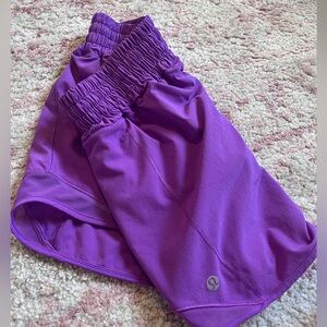 Lululemon High-rise 4” Hotty Hot shorts